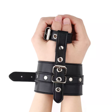 Single Handcuff & Thumb Lock

