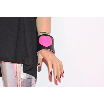 Kinksters Pink Heart Button - 4 Row Fluorescent